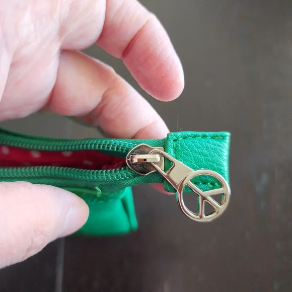 Bungalow 360 Green Vegan Whale Leather Clutch Wristlet Purse Gorgeous Like New - Picture 6 of 8